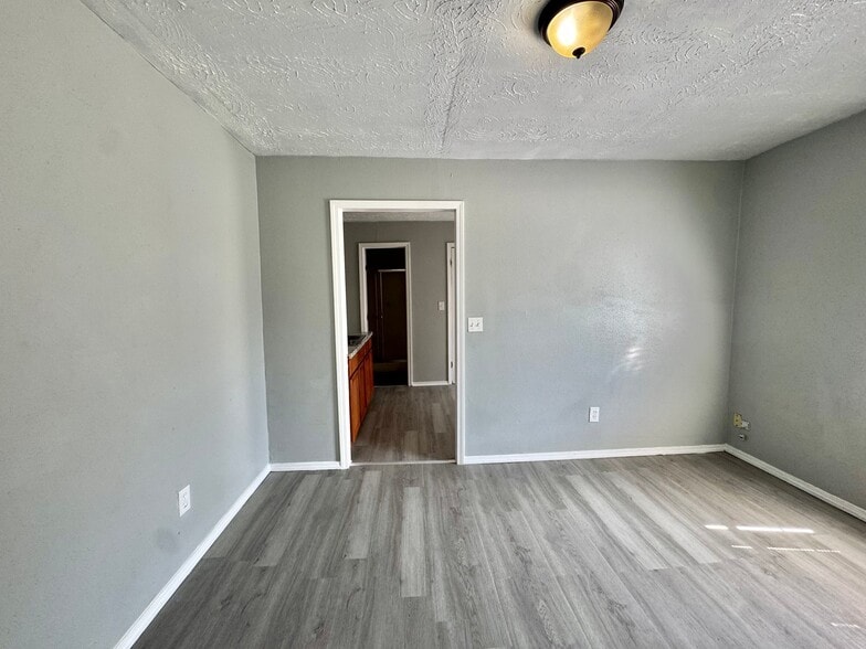 Building Photo - 1501 SW 30th St