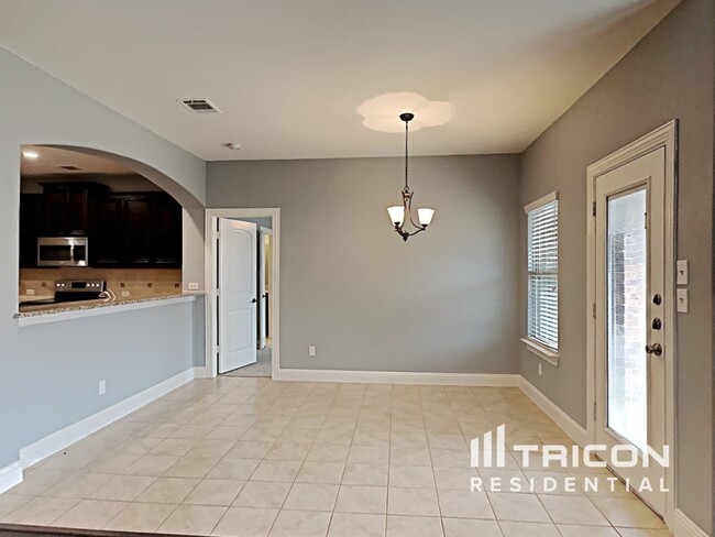 Building Photo - 2525 Sabine Cir