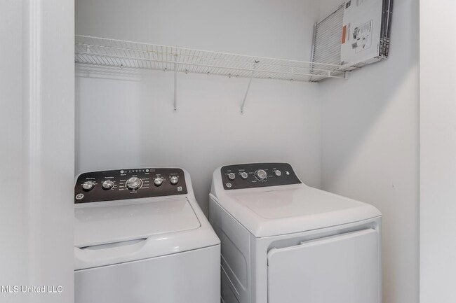 Building Photo - 16060 S April Dr