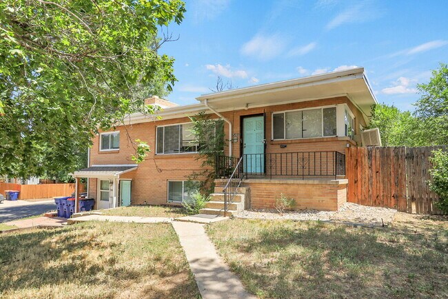 Primary Photo - $1,995 - 3 Bed, 1 Bath Duplex Unit in Litt...