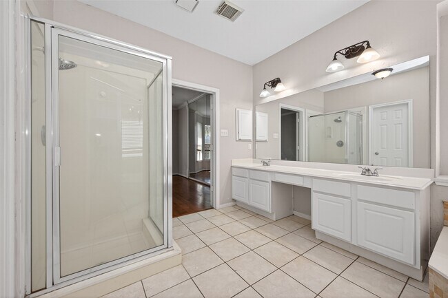 Building Photo - 20906 Greenfield Trail