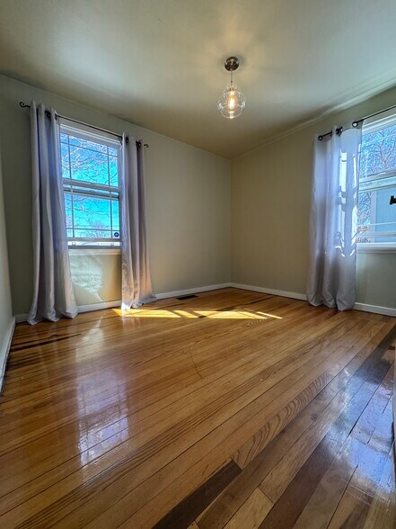 Building Photo - 4970 Clay St