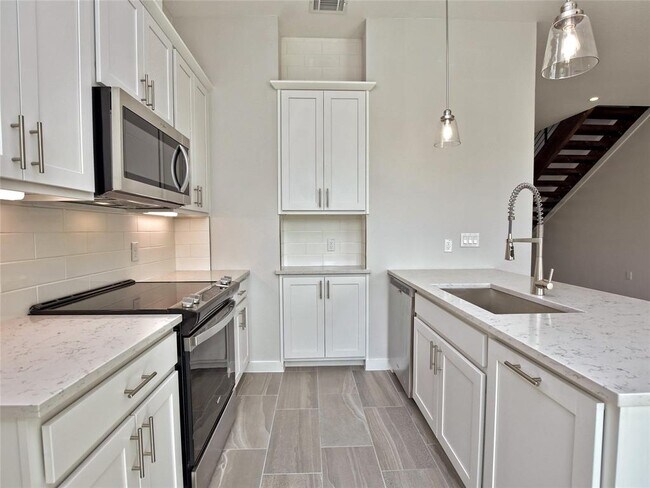 Building Photo - 12001 Vista Parke Dr