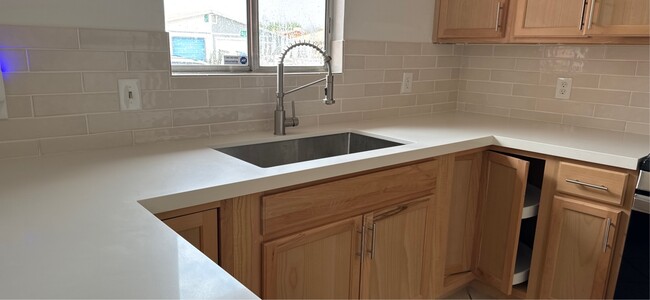 Building Photo - 1023 Alila Ave