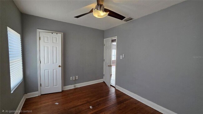 Building Photo - 936 E Shadowlawn Ave