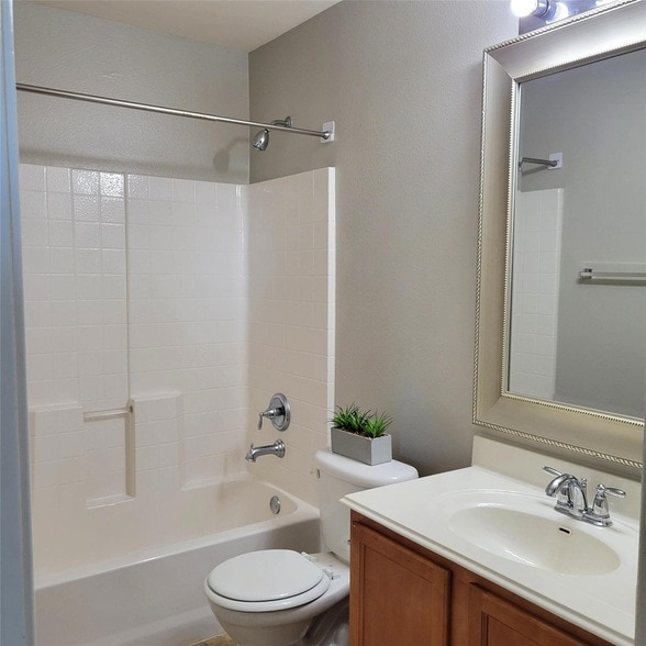 Building Photo - 4228 Rolling Water Dr