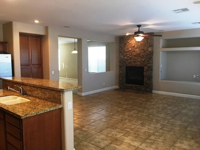 Building Photo - Chandler 5 Bed, 3 Bath + Bonus Room Office/Den