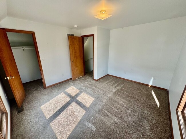 Building Photo - 304