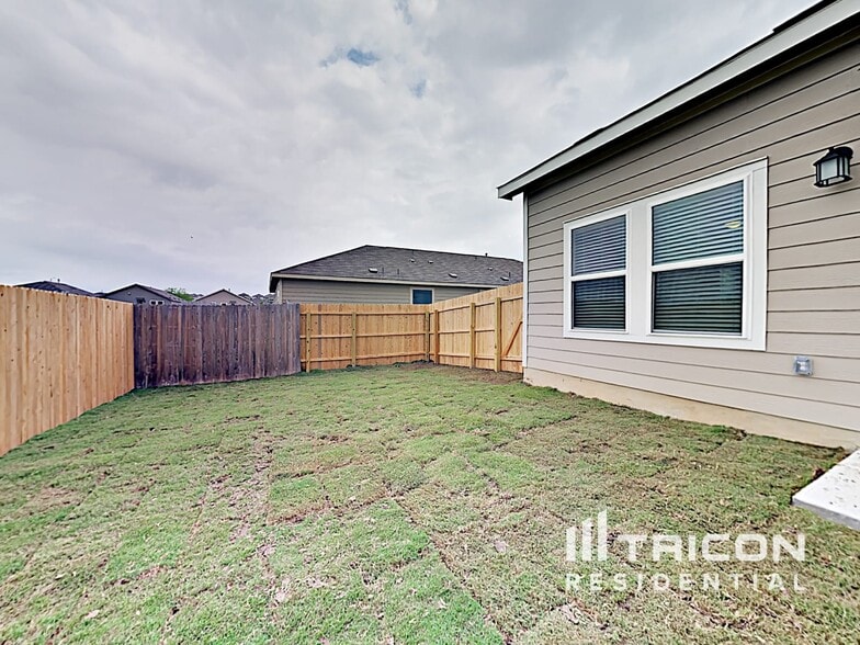 Building Photo - 2415 Marbach Woods