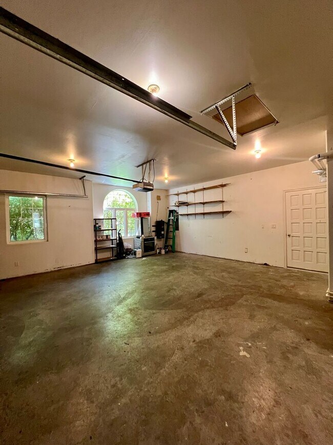 Building Photo - Beautiful 3-Bed 3-Bath home on Semiahmoo G...