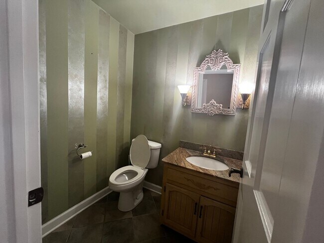 Building Photo - 204 Woodside Ave