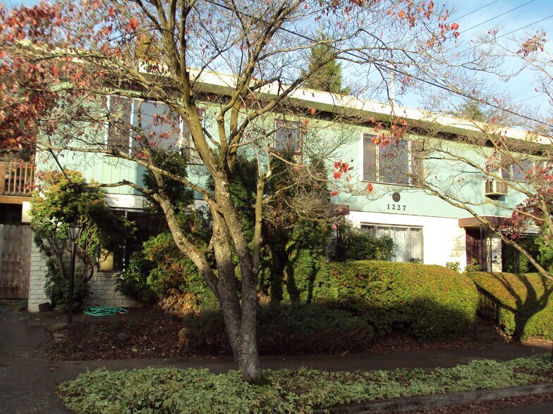 Building Photo - 1227 NE 27th ave