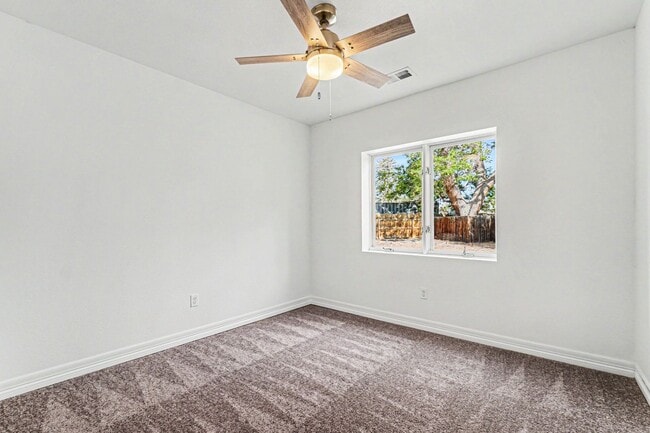 Building Photo - 1205 Raven Pl