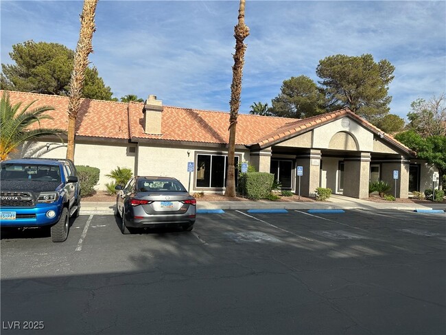 Building Photo - 2606 S Durango Dr