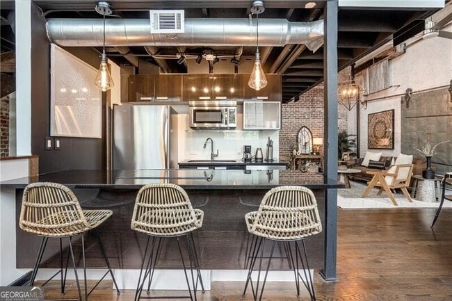 Building Photo - 650 Glen Iris Dr NE