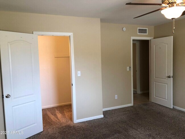 Building Photo - 2923 W Evans Dr