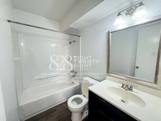 Building Photo - COMING SOON! West Oaks 2 Bed/1 Bath Second Floor Apt in Newcastle!