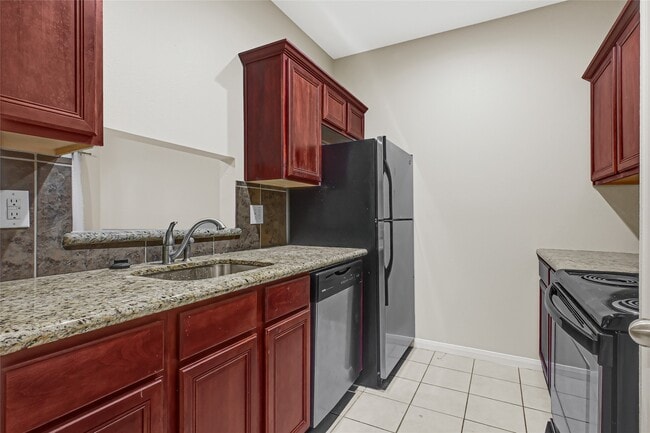 Building Photo - 1100 Augusta Dr