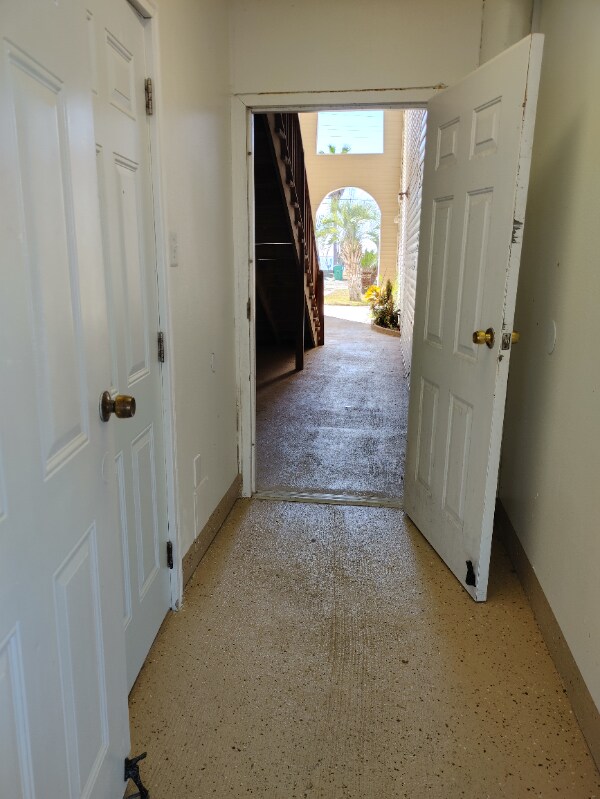 Building Photo - 118 Lakeview Dr