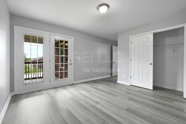 Building Photo - 300 Keeneland Dr