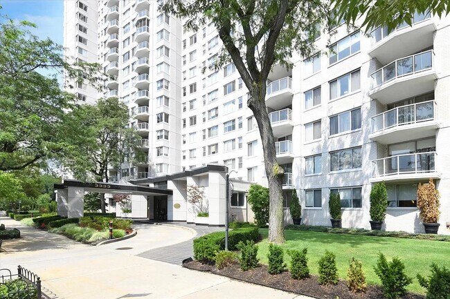 Building Photo - 3333 Henry Hudson Pkwy W
