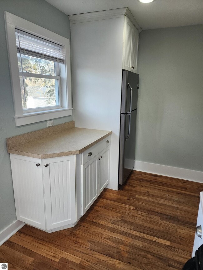 Building Photo - 620 W Ninth St