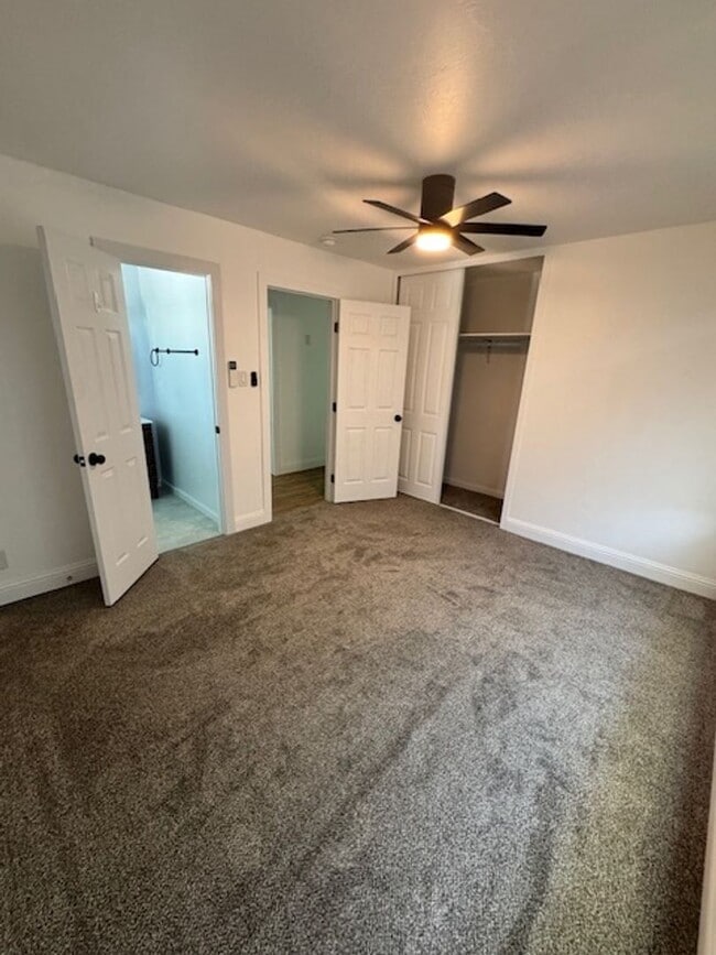 Building Photo - Beautiful West Redding Home -Small Pets Co...