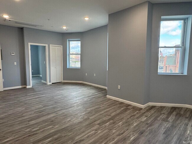 Building Photo - 155 Clifton Ave