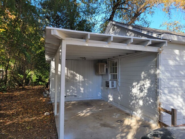Building Photo - 2 Bedroom 1 Bathroom House Near Caldwell Park