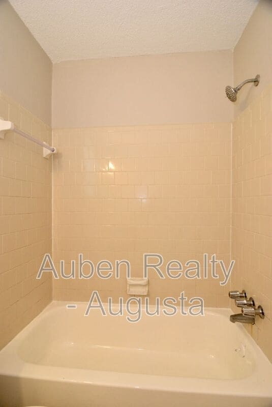 Building Photo - 2317 Hiwatha Dr