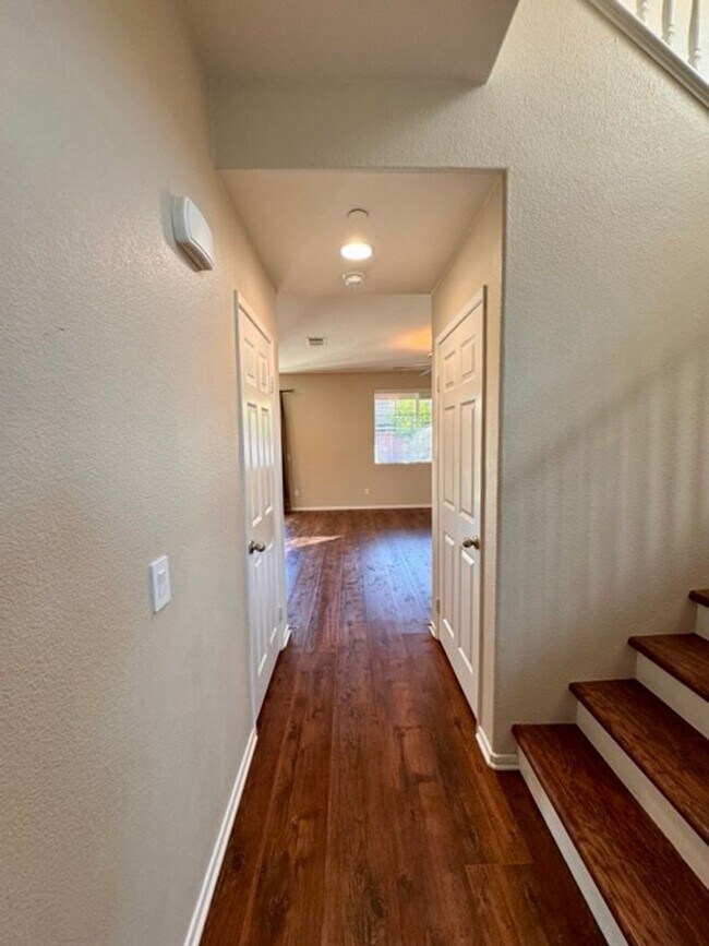 Building Photo - Beautiful Redhawk home located directly ac...