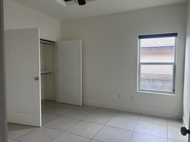 Building Photo - 2811 T.S Eliot Dr