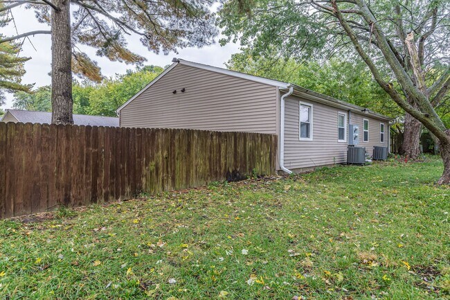 Building Photo - 1603 Kings Way