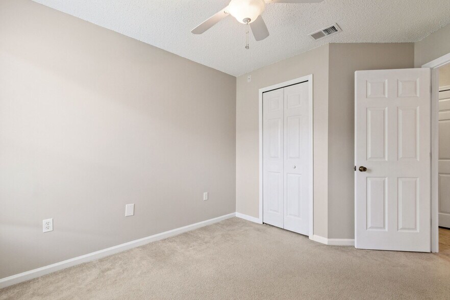 Bedroom - 268 Southlake Dr