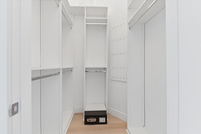 Building Photo - 300 S Australian Ave