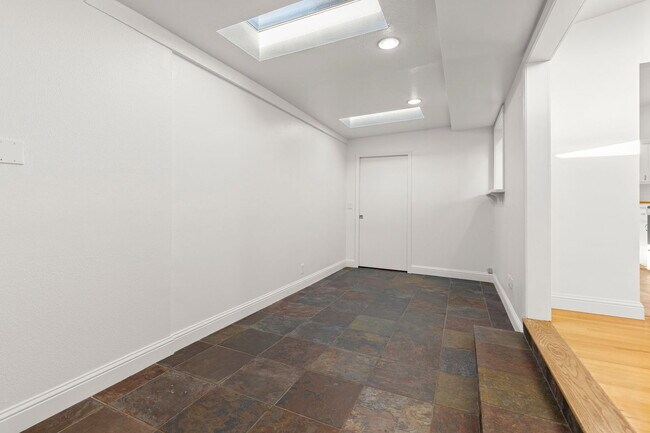 Building Photo - 2637 NE 138th Pl