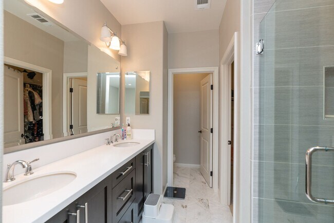 Building Photo - 3 Bedroom Townhome in the Veridian Community of Del Sur