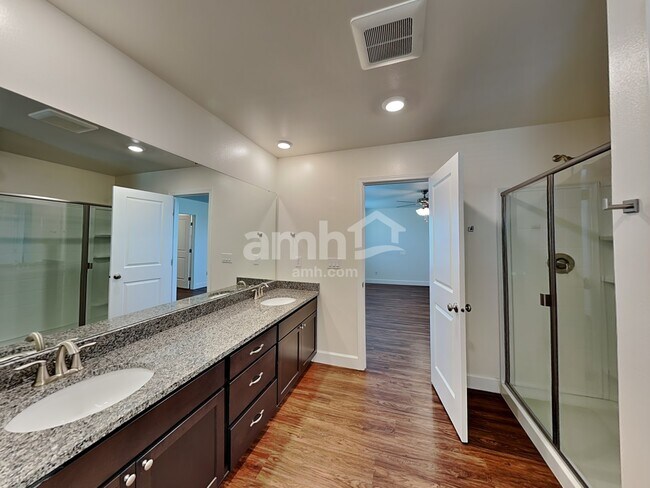 Building Photo - 6894 35th Pl NE