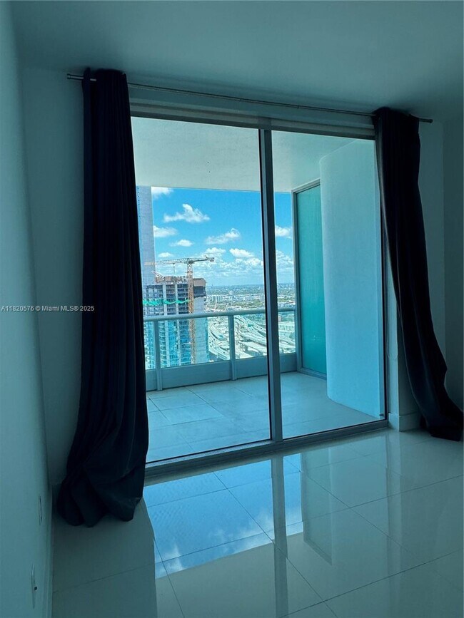 Building Photo - 900 Biscayne Blvd