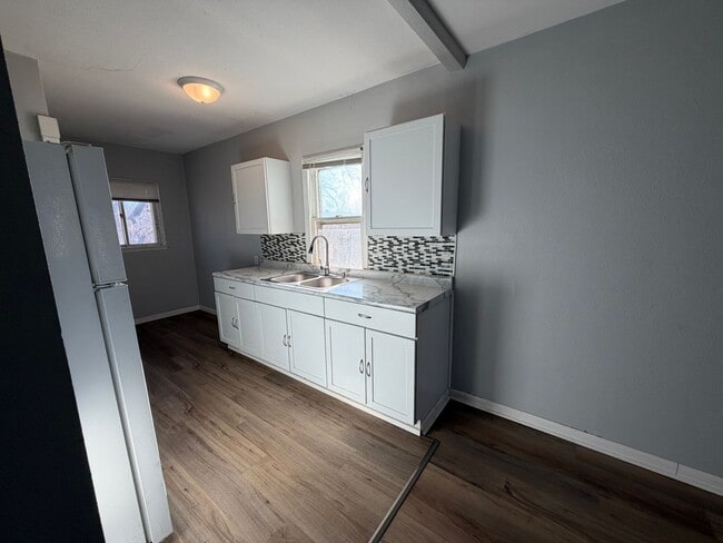 Building Photo - 3 Bedroom 1 Bathroom House For Rent