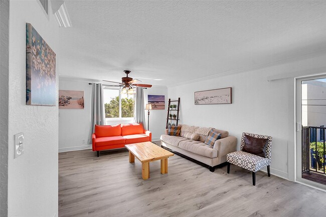 Building Photo - 4525 Poinciana St