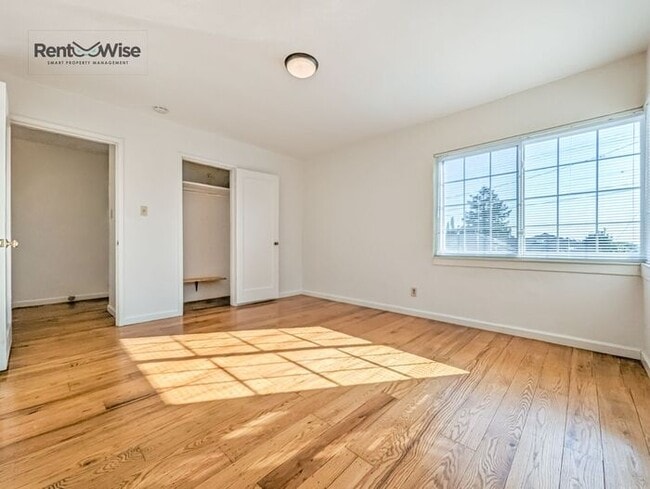 Building Photo - 3016 Del Ray St