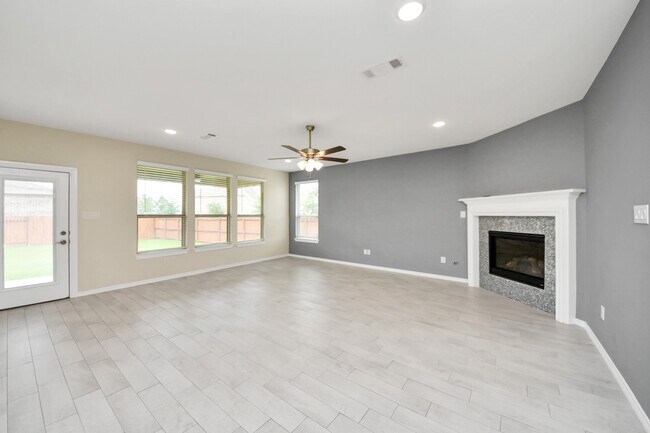 Building Photo - 28215 Shorecrest Ln