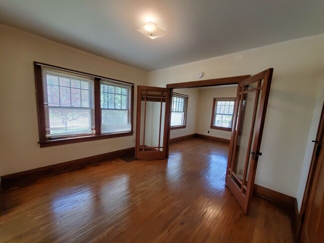 Building Photo - 524 W Seerley Blvd