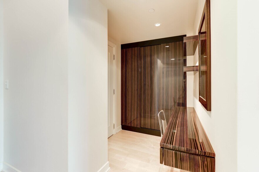 Building Photo - 1111 19th St N