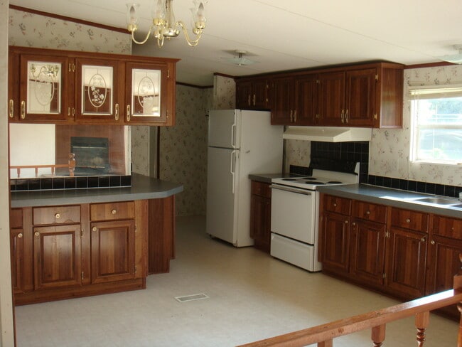Building Photo - THREE BEDROOM, TWO BATH DOUBLEWIDE