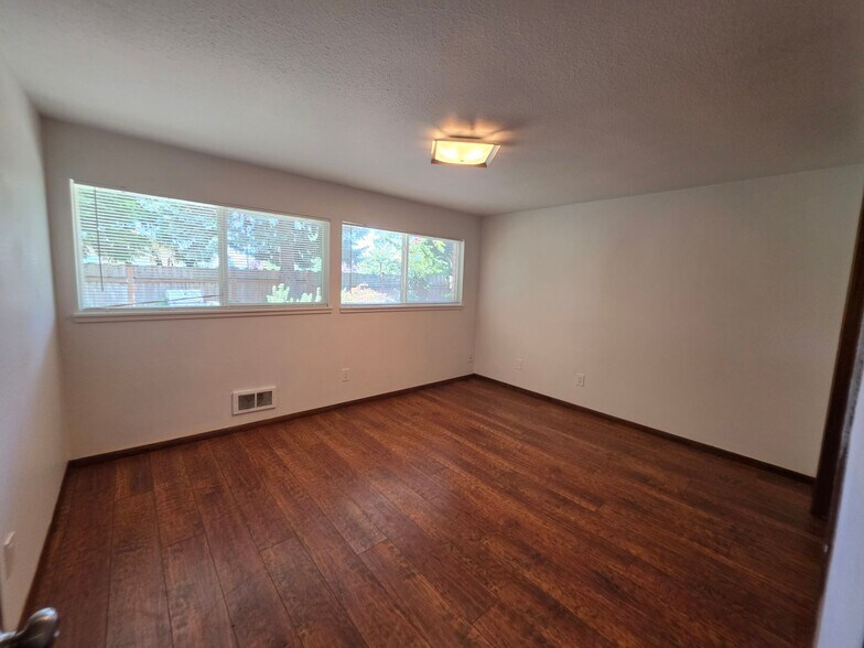Building Photo - 4352 5th Ave NW