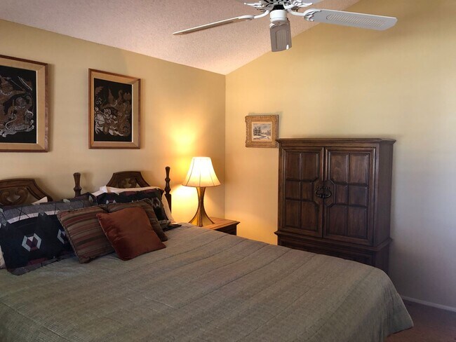 Building Photo - Lovely home with all the comforts of home. Short or Long term furnished term furnished or unfurni...