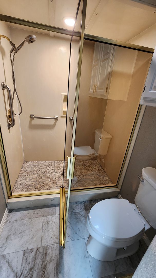 Building Photo - Remodeled with Luxurious Finishes!
