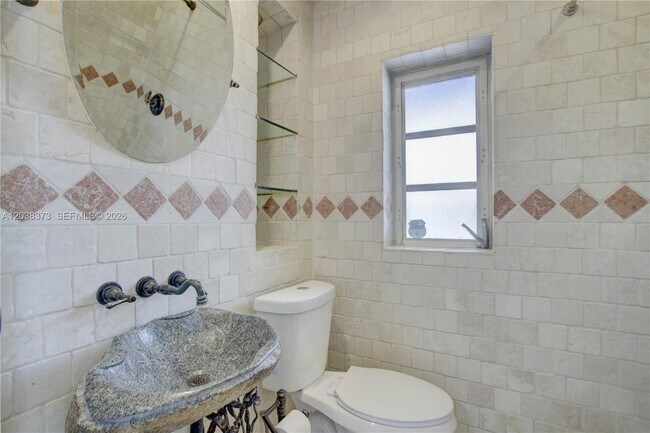 Building Photo - 616 SW 11th Ct